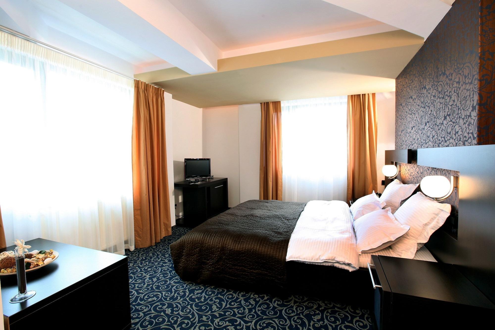 Ambiance Hotel Bukarest Kültér fotó
