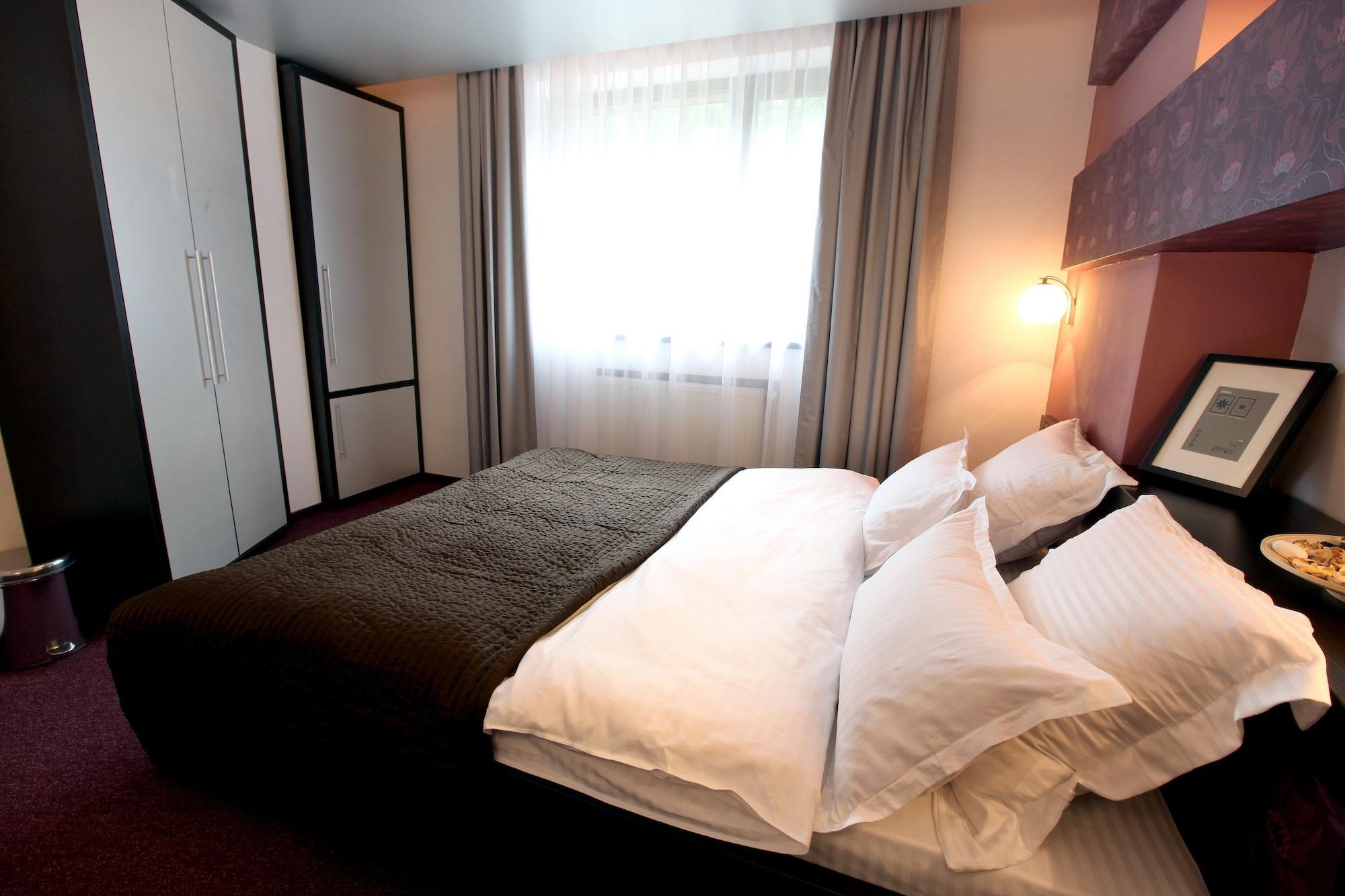 Ambiance Hotel Bukarest Kültér fotó