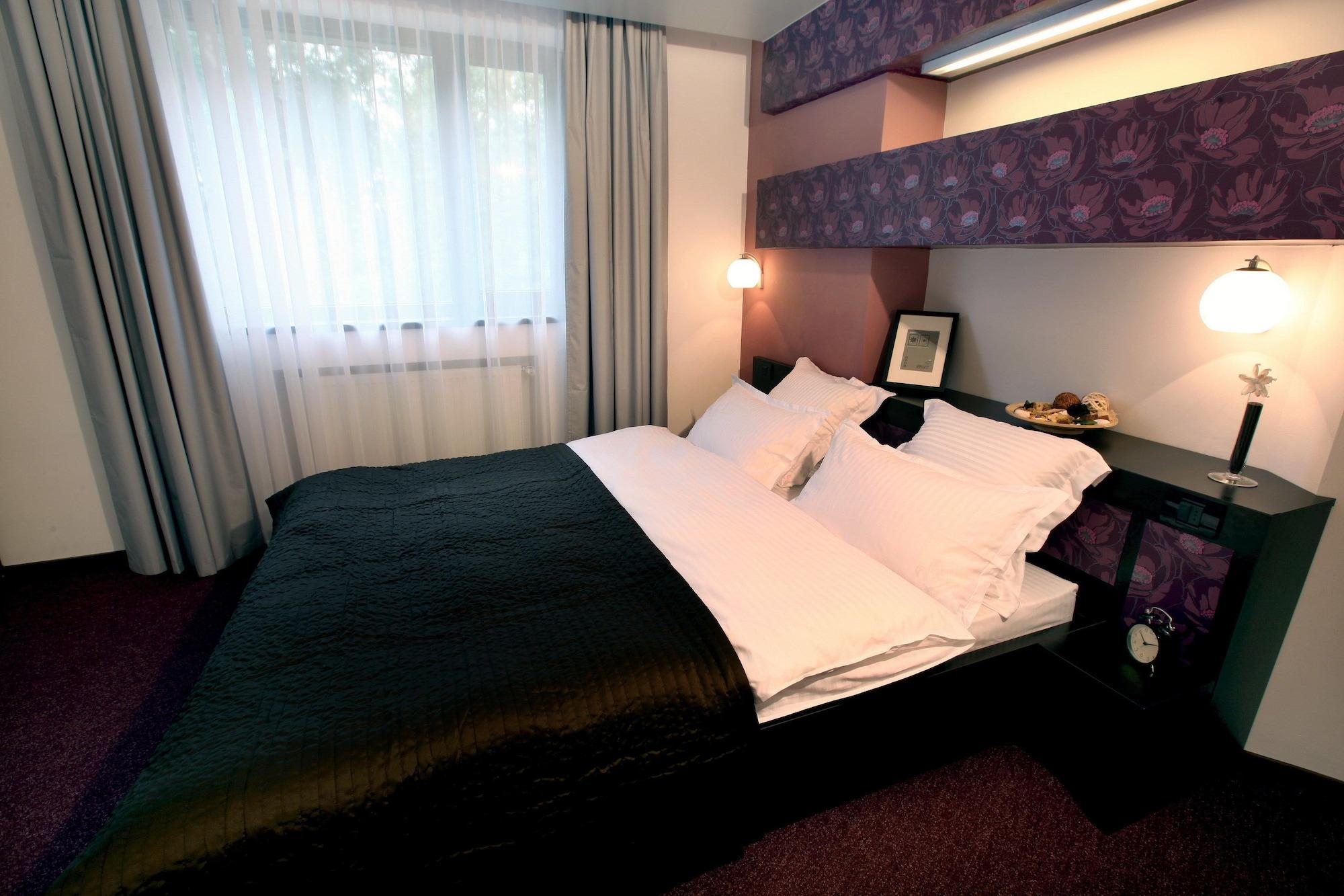 Ambiance Hotel Bukarest Kültér fotó